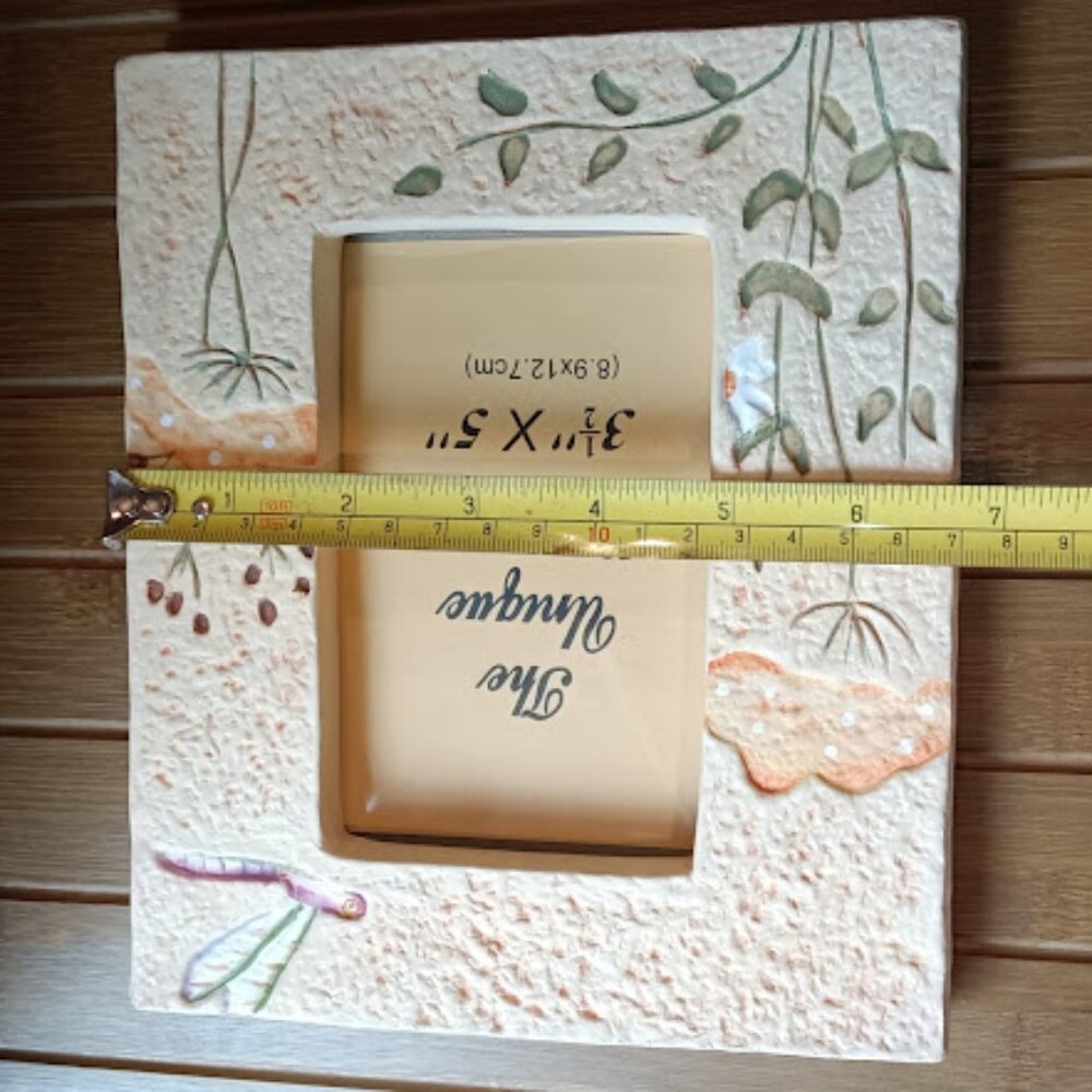 The Unique Collection Photo Frame Hand-Made Ceramic Beige Raised Dragon Fly - Picture 5 of 6